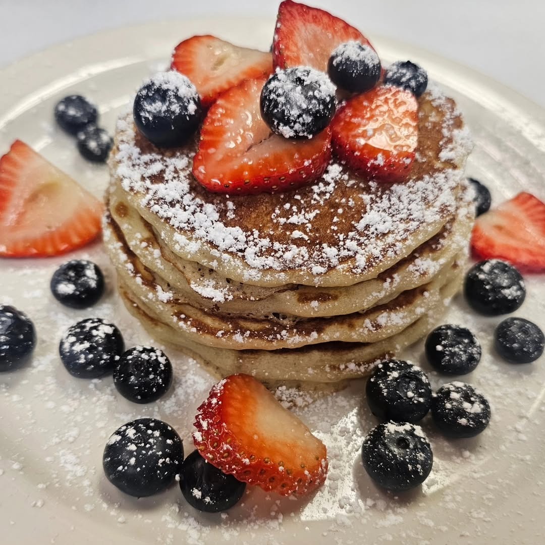 Pancakes with berries — breakfast