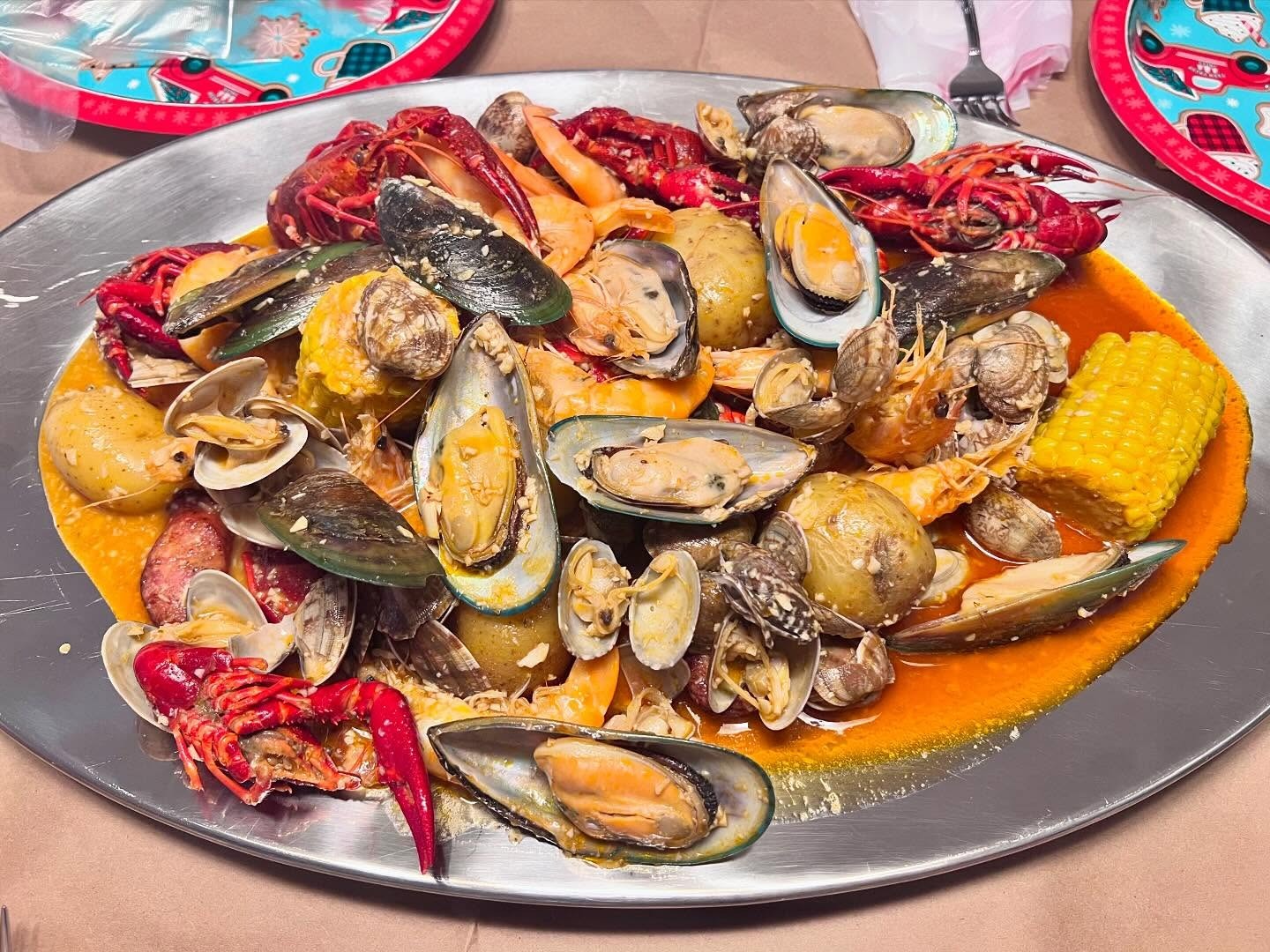 Seafood boil with green mussels and clams